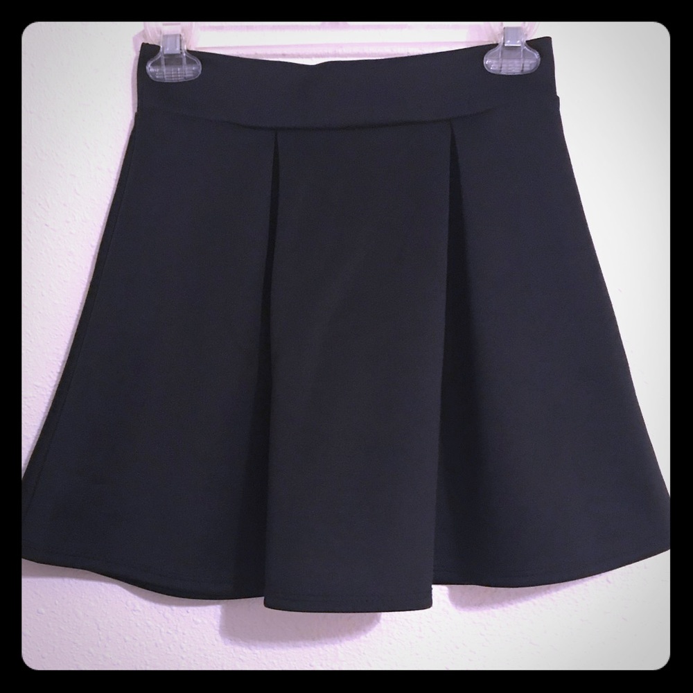 Black skater skirt